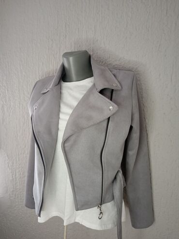 crne jakne: Siva kratka jaknica
Prevrnuta koža
Uni vel