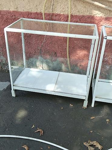 Şüşə vitrin (2 ədəd) - Material: alüminium karkas, 4 tərəfi şəffaf