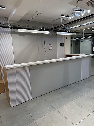 Продается Дизайнерский ресепшен практически новый пользовались 3 at lalafo.kg Продается Дизайнерский ресепшен практически новый пользовались 3