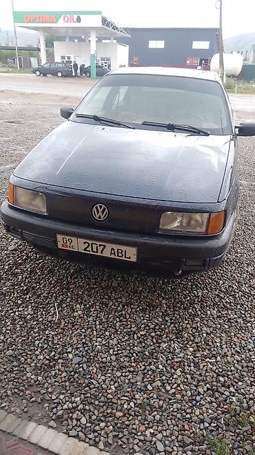 авто химии: Volkswagen Passat: 1990 г., Механика, Бензин, Лифтбек — 1