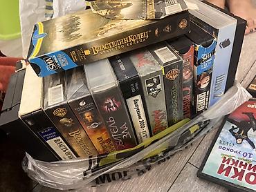 CD, DVD дисктер: Коллекция видеокассет VHS и DVD с фильмами и сериалами. Состав (по — 2