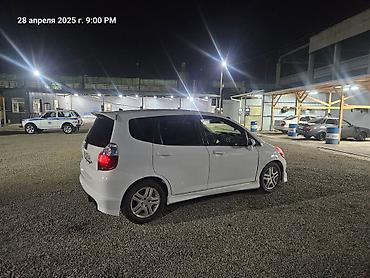 Частная аренда авто: Хонда фит аренда. залог 7000сом паспорт, 23жаштан жогору права стаж — 4