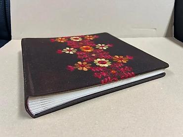 Ostalo: Ručno ukoričen notes/dnevnik sa vezenim koricama - Tvrde platnene — 2