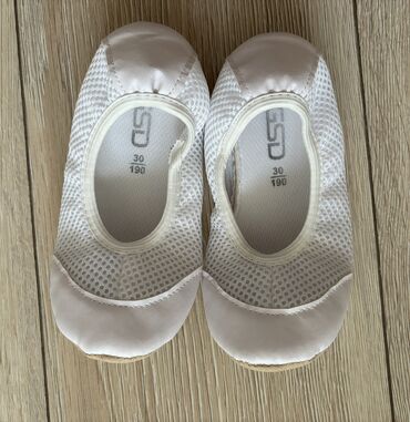 Детская обувь: Продам чешки б/у мало, в отличном состоянии, без дефектов, размер 30