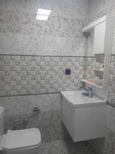 Uzunmüddətli kirayə mənzillər: Nizami rayonu,Laçın ticarət mərkəızinin yanı.9 mərtəbəli binanın,2-ci — 10