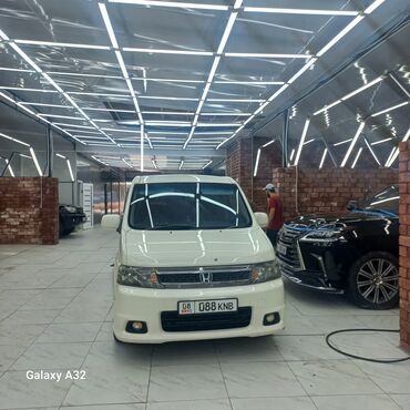 купить фронтальный погрузчик бу: Honda Stepwgn: 2004 г., 2.4 л, Автоматические, Бензин, Минивэн