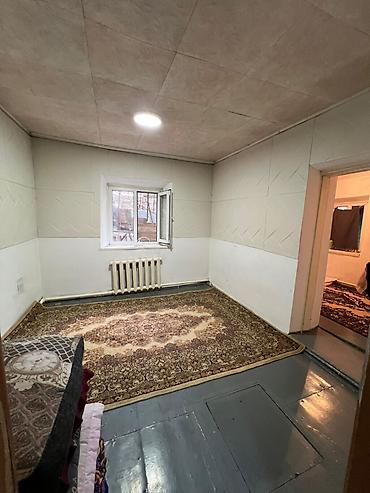 Продажа коттеджей и домов: 🏡 Продаётся небольшой дом в Бишкеке 📍 Район: Аламединский рынок 🛏 3 — 9