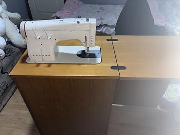 Klasične šivaće mašine: Šivaća mašina Bagat (model 726 Višnjak) sa originalnim drvenim — 10