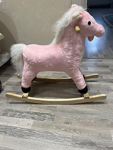 Yelləncək at: Yelləncək at oyuncaq Super Toys magazasindan 94 manata alinib. Ushaq — 4