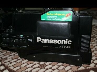 Videokameralar: Panasonic videokamera işləkdir kamera kasetə çəkir kameranın çantası