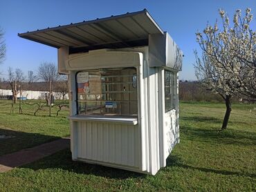 Garaže: Veoma dobar, opremljen kiosk 2x2m, od poliestera, ali mnogo debljeg — 2