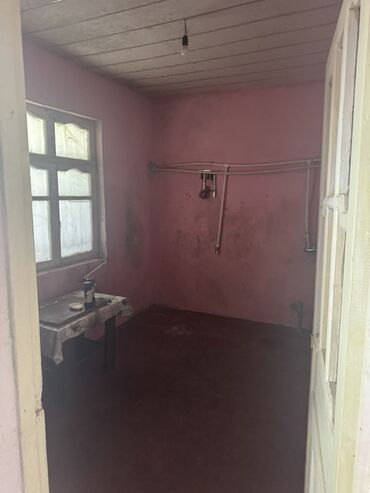 Həyət evləri və villaların satışı: Həyət evi – daş hasarlı, tam münbit həyət sahəsi - Geniş, daş — 6