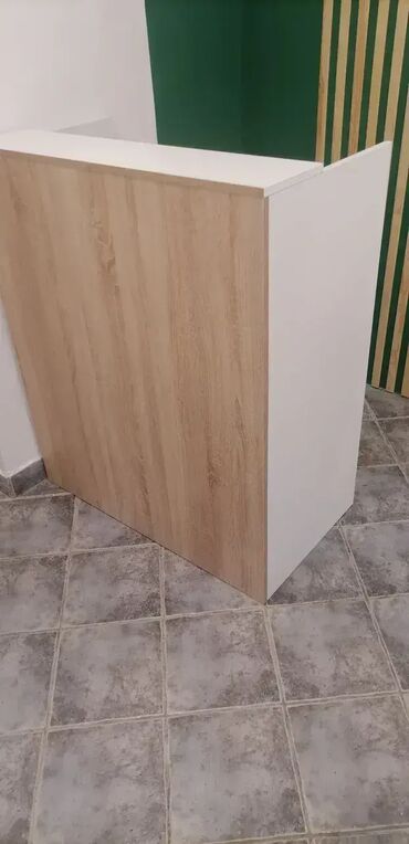 Ostali nameštaj: Pult 8 Materijal: Izrađuje se od univera debljine 18mm u beloj boji — 10