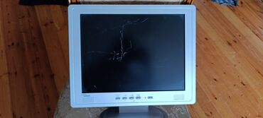 Printerlər: Fujitsu Siemens Computers istehsalı olan bu gümüşü rəngli maye kristal