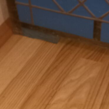 Sandıqlar: Cehizlik Sandıq satılır. - 1950-ci illərə aiddir. - Açarla bağlanır — 9