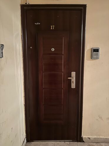 şef qaplar: İşlənmiş Giriş qapısı Ünvandan götürmə
