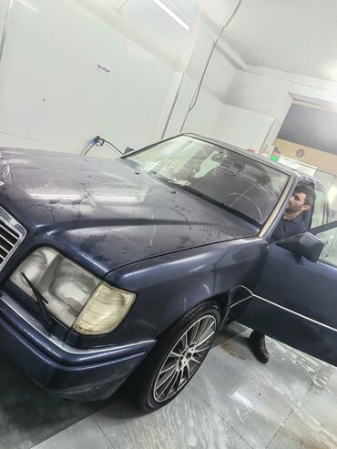 Mercedes-Benz: Mercedes-Benz W124: 2 l | 1995 il Sedan — 8