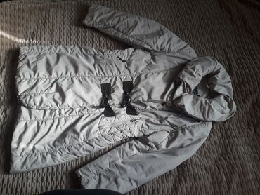 Демисезонные куртки: Женские стеганые куртки (2 цвета) 1) Светло-бежевая куртка: - Длина — 1