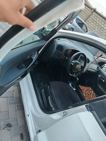 обмен в обе стороны: Volkswagen Polo: 2015 г., 1.6 л, Автомат, Бензин — 5