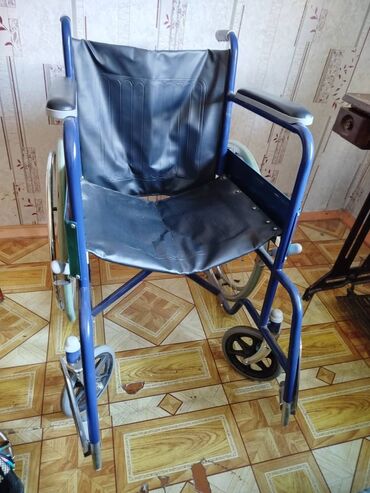 индвалидный коляска: Продаю новую инвалидную коляску и костыли