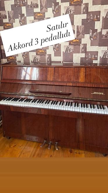 Akkord upright pianino – 3 pedallı model. - Korpus: parlaq taxta lalafo.az -da Akkord upright pianino – 3 pedallı model. - Korpus: parlaq taxta