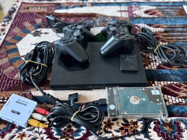 пульт playstation 3: Ps 2 Slim, içində həm ps1 həmdə ps2 oyunları var . 400-500 ədəd