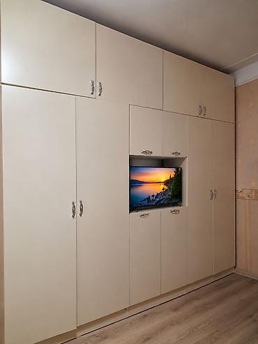 Ev üçün mebel: Bej rəngli divarboyu qarderob-dolab sistemi /MDF tipli hamar səthli — 4