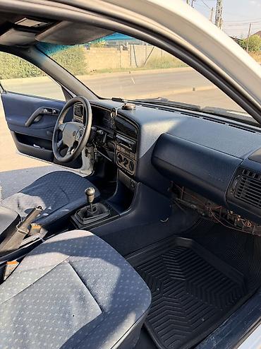Volkswagen: Volkswagen Passat: 1995 г., 2 л, Механика, Бензин, Седан — 15
