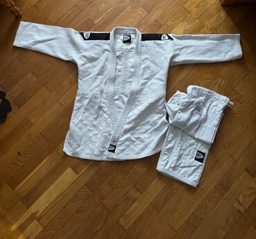 Sirena Motors: Gren Hill Kimono
165-170 razmer 
Elage nömre 070-736-02-03