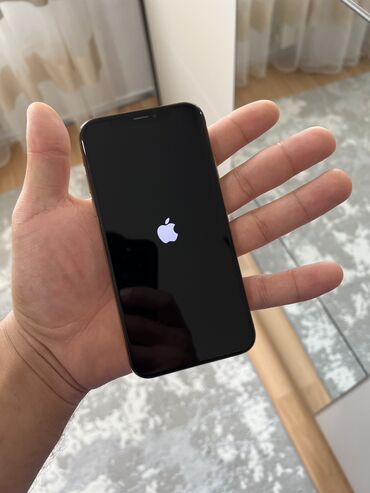 Apple iPhone: Apple iPhone iPhone Xs — 4