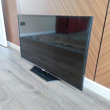 телевизоры маленькие: Телевизор TCL на подставке, диагональ около 90-52см. Тонкие рамки — 1