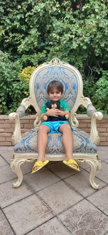 Masa və oturacaq dəstləri: Qonaq otağı üçün, İşlənmiş, Dördbucaq masa — 2