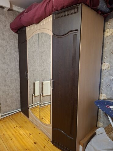 işlənmiş şkaflar: İşlənmiş, Açılan, 4 qapılı Düz dolab, Dolab-asılqan, Azərbaycan