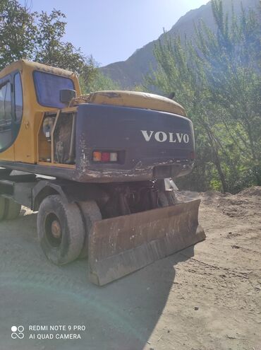 хово автомобиль: Экскаватор, Volvo, 2000 г., Дөңгөлөктүү
