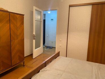 Uzunmüddətli kirayə mənzillər: Nərimanov metrosuna yaxın 5 mertebeli binanın 5-ci mərtəbəsində — 18