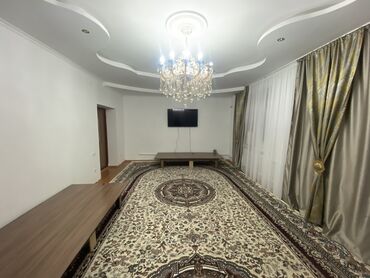 дом кара: 250 м², 8 комнат, Балкон застеклен