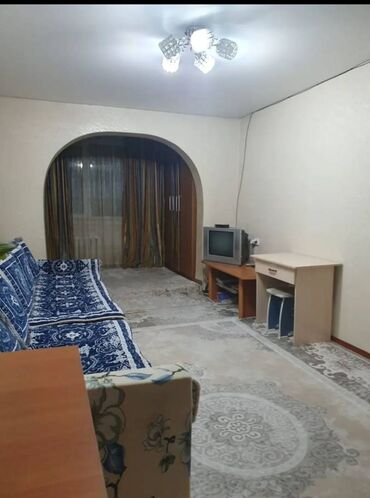 срочно продаётся 1 комнатная квартира в районе ошского рынка по улице кенсуйская: 1 комната, 36 м², 104 серия, 4 этаж, Евроремонт