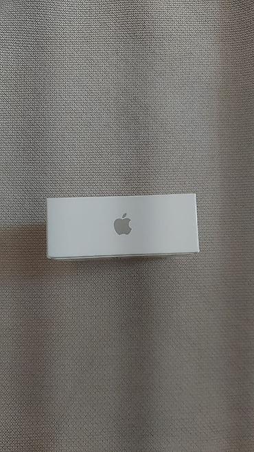 qulaqcı: Məhsul: Apple AirPods 4 (qutu) Xüsusiyyətlər: - Simsiz qulaqlıq, şarj — 2