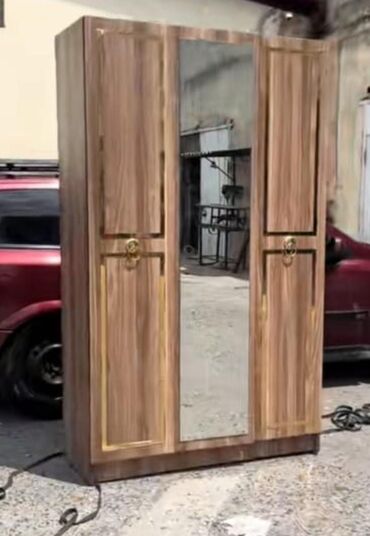 Dolablar: Açılan, 3 qapılı Düz dolab, Şifonyer — 5