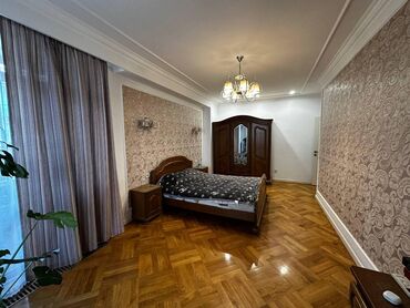 стол для растяжки спины: 3 бөлмө, 137 кв. м, Элитка, 2 кабат, Евроремонт