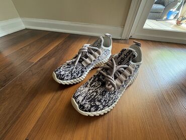 пальто женское бишкек цена: Эркектердин кроссовкасы, 40, Adidas Originals, Жаңы, түсү - Боз, Өзү алып кетүү