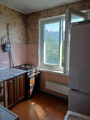 боконбаево: 2 комнаты, 45 м², ул. Боконбаева / Гоголя 104 серия, 5 этаж, Требуется ремонт — 1