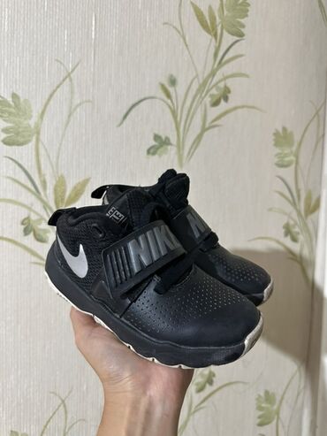 обувь для баскетбола детская: Детские баскетбольные кроссовки Nike Team Hustle D 9 черного цвета