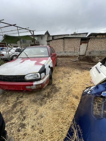 купить чехлы на гольф 4: Volkswagen Golf III, хэтчбек 5 дв. - Кузов: хэтчбек, красный. На