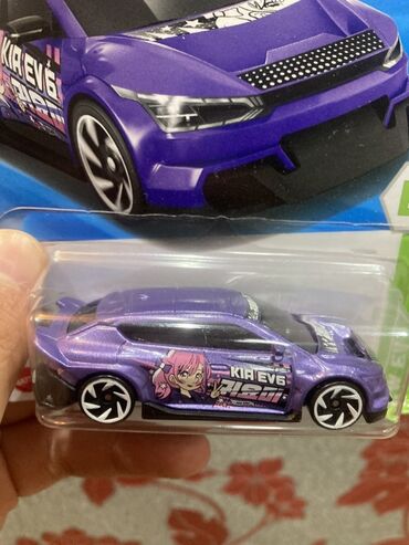 Avtomobil modelləri: Məhsul: Hot Wheels die-cast maşınları – EV mövzusu Dəst tərkibi: - — 14