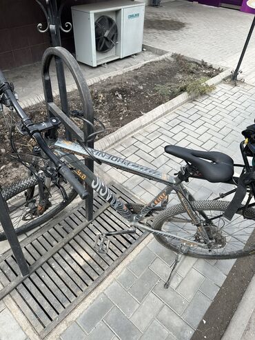 Другой транспорт: Продаю велосипед б/у с багажником 
Пойдет для курьеров