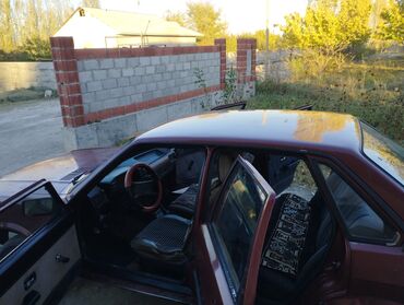 Audi: Audi 80: 1986 г., 1.8 л, Механика, Бензин, Седан — 4