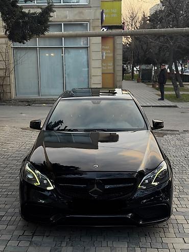 mersedes guzgu: Mercedes-Benz E‑Class sedan – AMG paketli, qara rəngdə. Əsas — 9