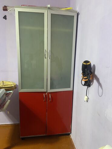 plasmas şkaflar: Qapalı dolab vitrini, İşlənmiş