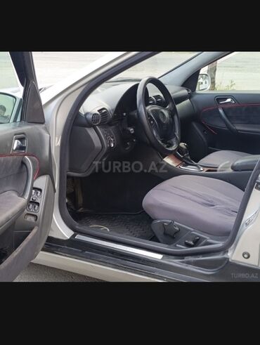 Mercedes-Benz: Mercedes-Benz C-Class sedan (W203), gümüş rəng. - Kuzov: 4 qapılı — 8
